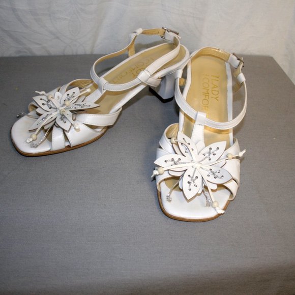 Lady Comfort T-Strap Leather Sandals - Picture 2 of 6